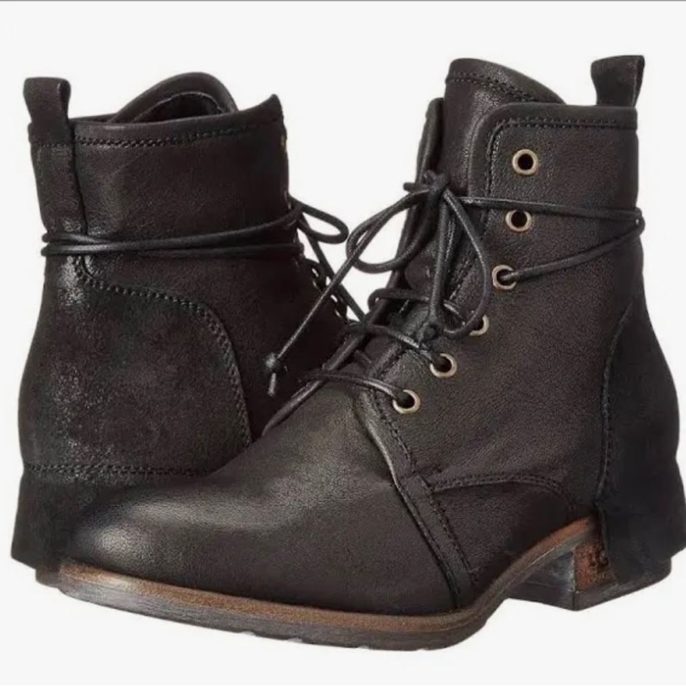 UGG Women Boots - Tesa Lace Up